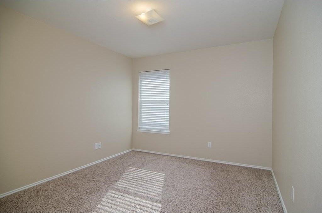 13109 Fieldstone Rd - Photo 5 of 25