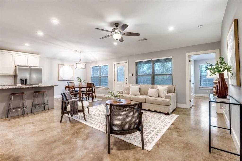 2205 N Hickory St - Photo 2 of 25