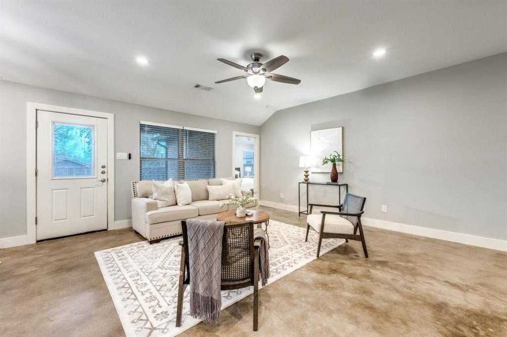 2205 N Hickory St - Photo 4 of 25