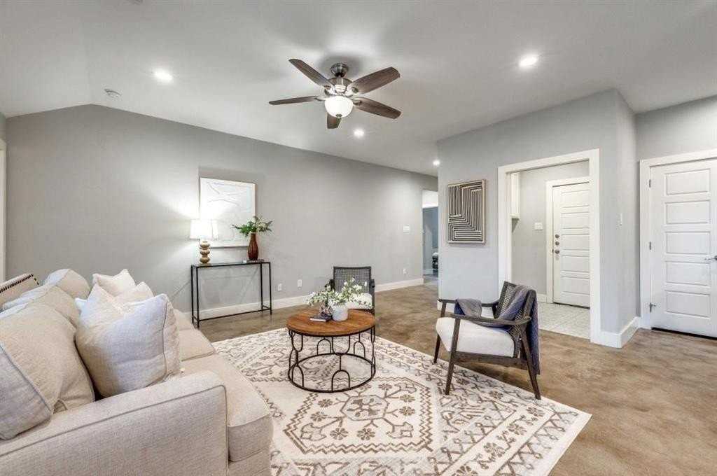 2205 N Hickory St - Photo 5 of 25