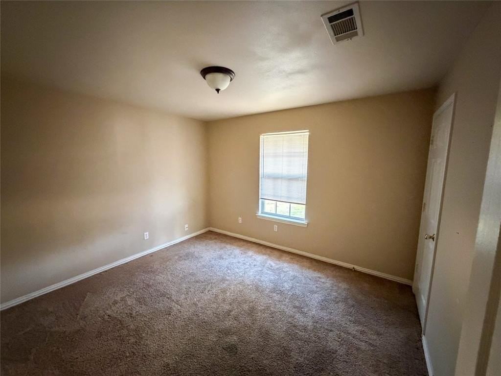 1126 W Hunt St - Photo 4 of 10