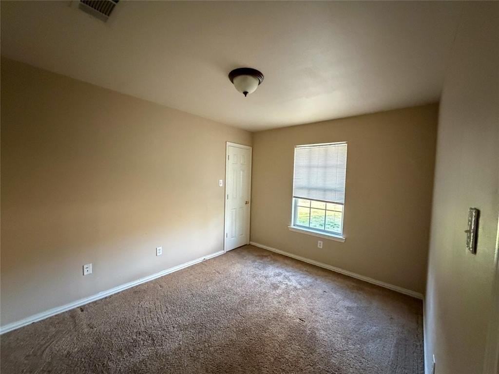 1126 W Hunt St - Photo 5 of 10