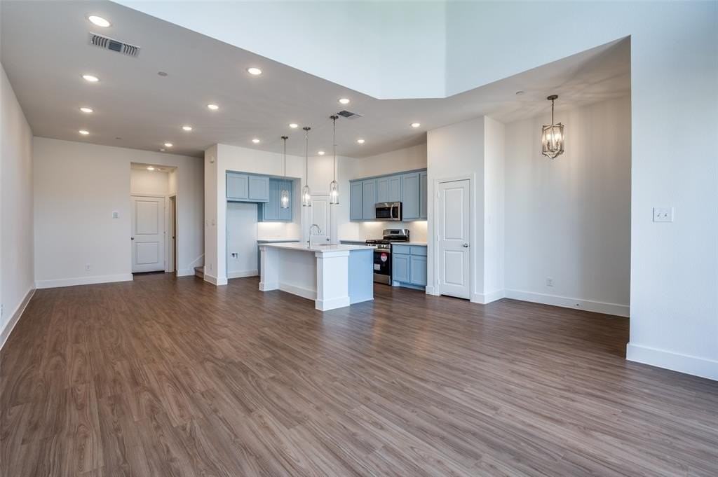 3707 Queen Rd - Photo 3 of 13