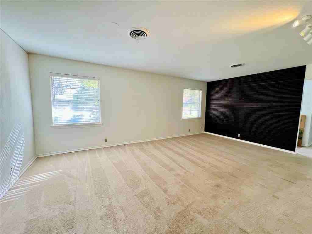 8715 Labron Ave - Photo 5 of 29