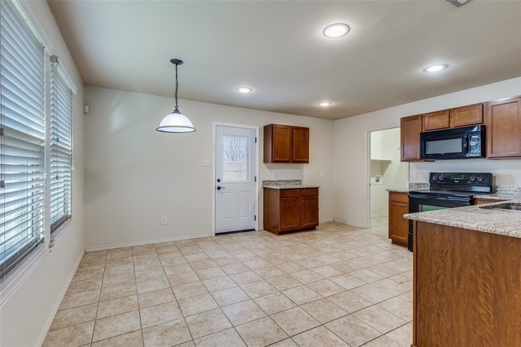 16333 Severn Ln - Photo 4 of 13