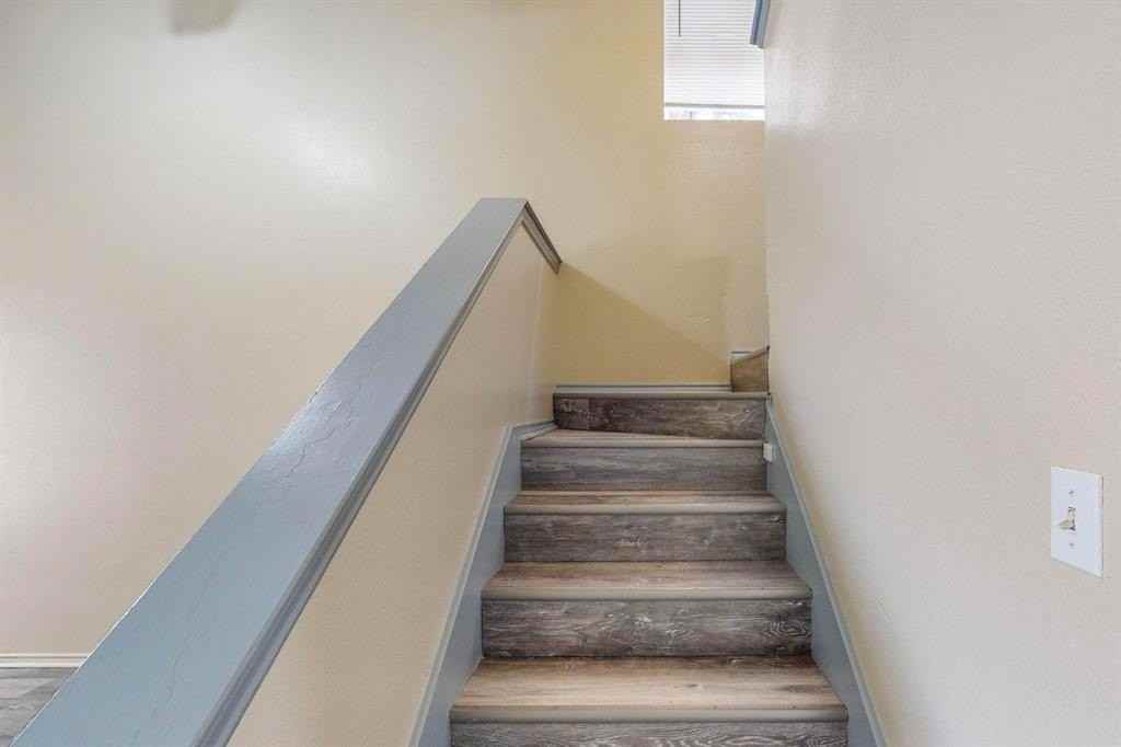 919 Fairbanks Cir - Photo 7 of 38