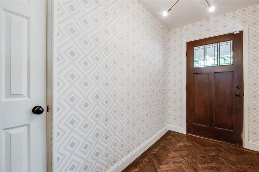 9206 Northpoint Dr - Photo 3 of 24