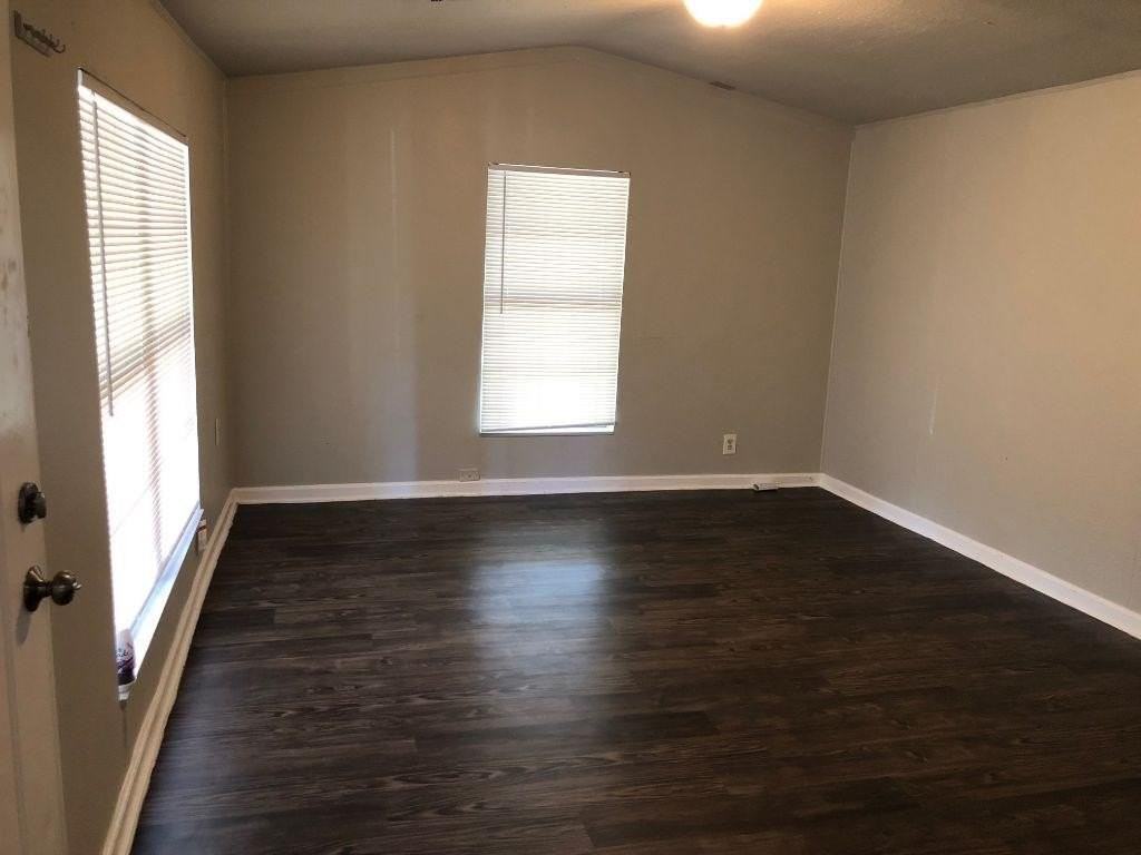 3343 Topeka Ave - Photo 4 of 16