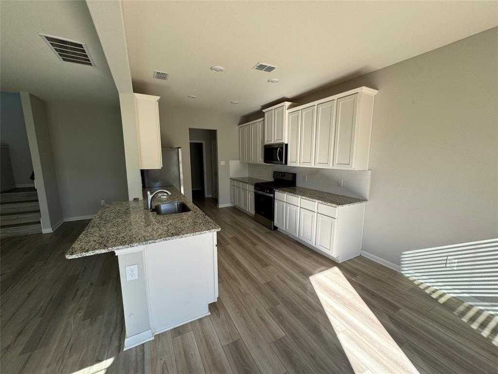 213 Emma Dr - Photo 5 of 17