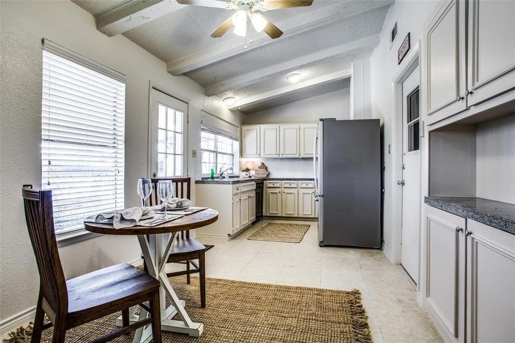 700 Kings Row - Photo 2 of 12