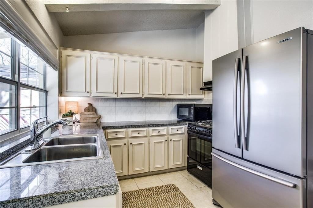 700 Kings Row - Photo 3 of 12