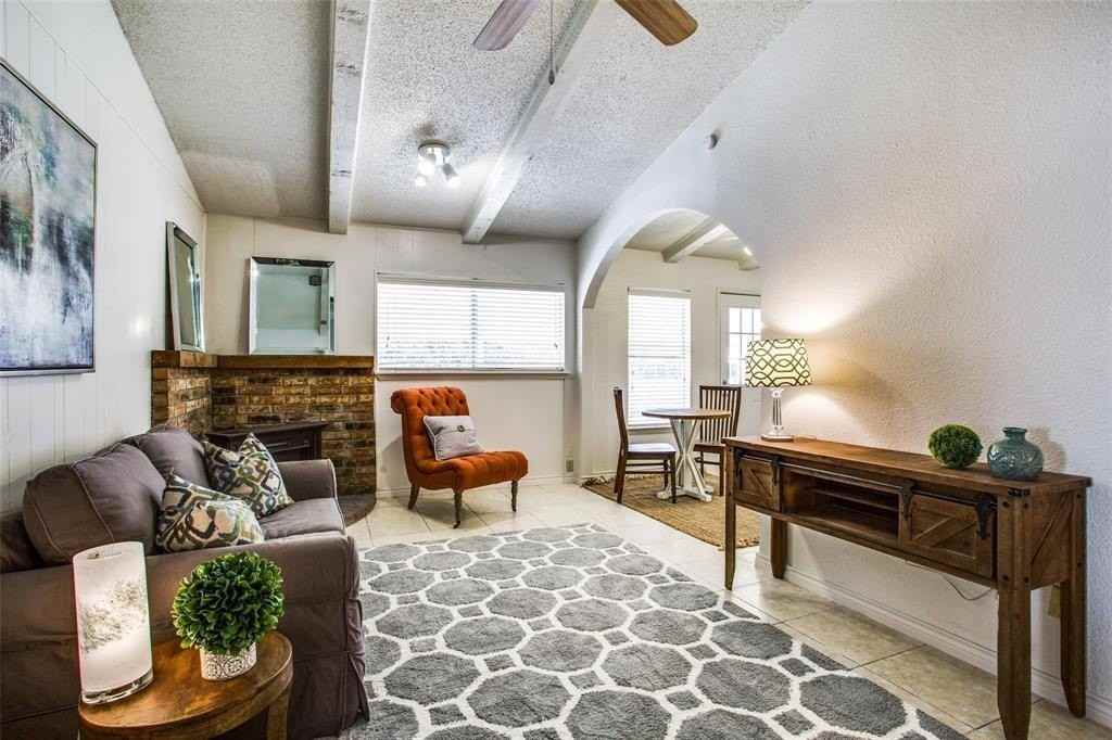 700 Kings Row - Photo 4 of 12