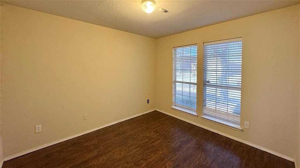 3505 Truman St - Photo 5 of 18