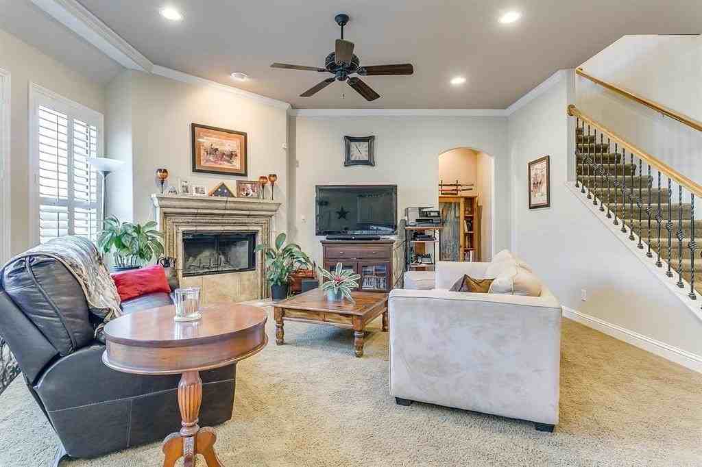 422 Spyglass Dr - Photo 3 of 10