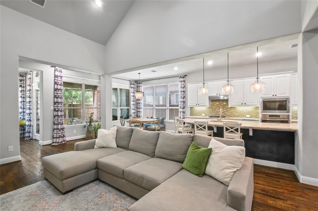 3608 Meridian Ave - Photo 2 of 40