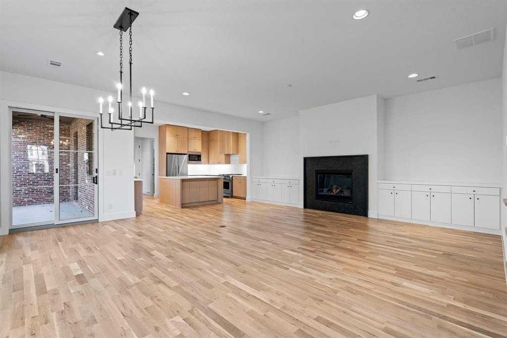 5836 Martel Ave - Photo 4 of 32