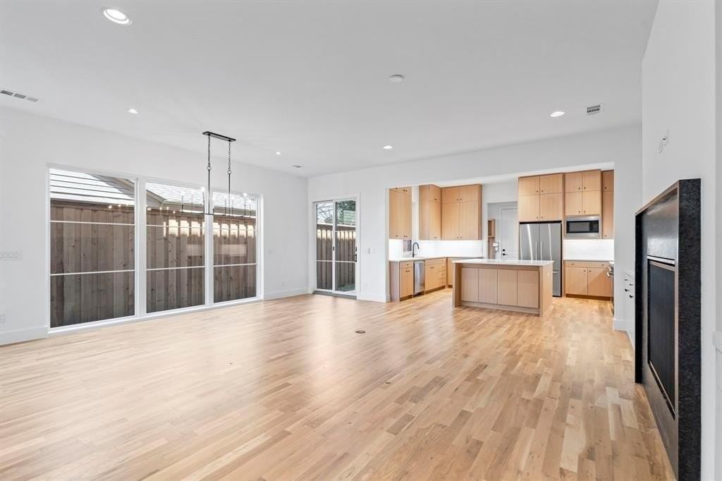 5836 Martel Ave - Photo 5 of 32