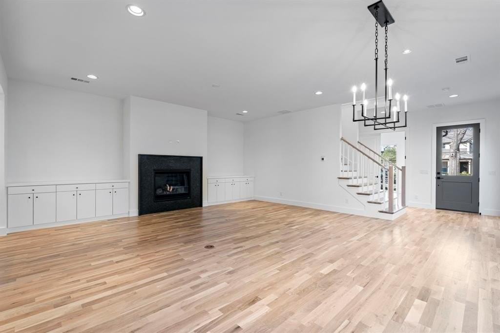 5836 Martel Ave - Photo 6 of 32