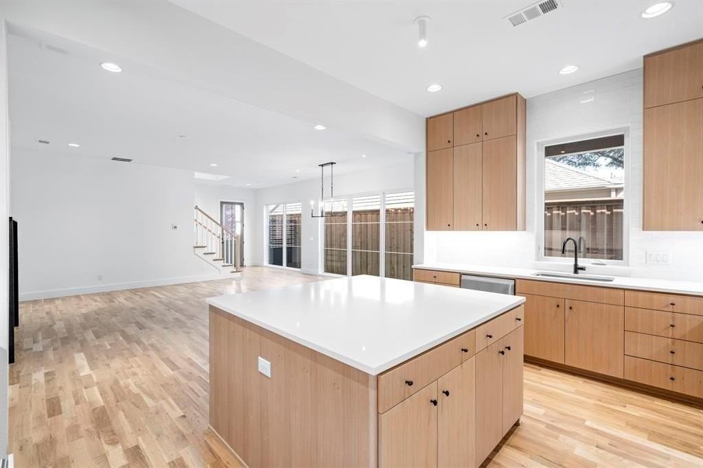 5836 Martel Ave - Photo 7 of 32