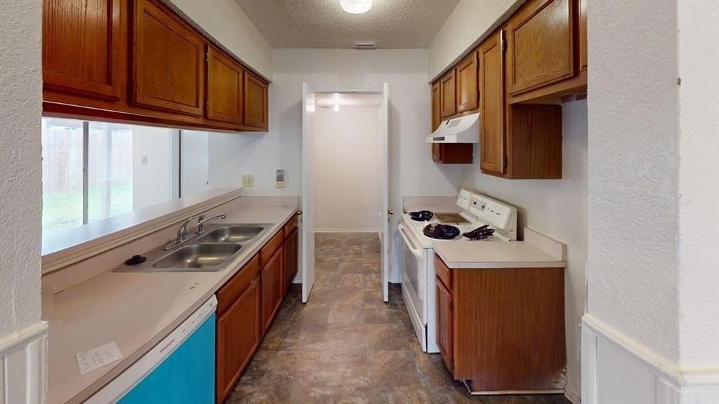 732 Versailles St - Photo 3 of 17