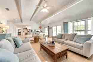 150 Guadalupe Dr - Photo 1 of 1