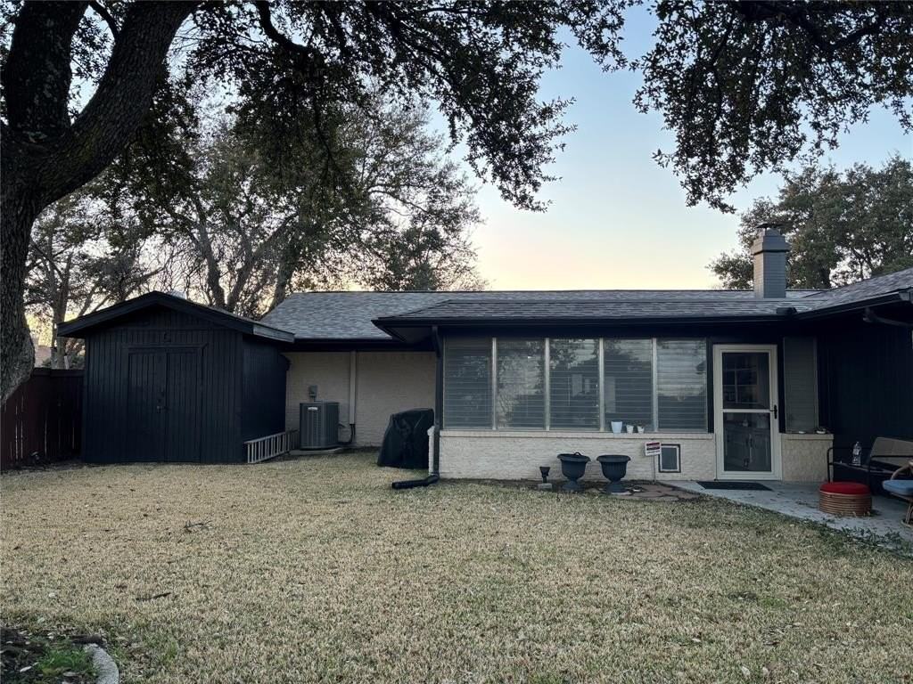 1215 Annapolis Dr - Photo 2 of 19