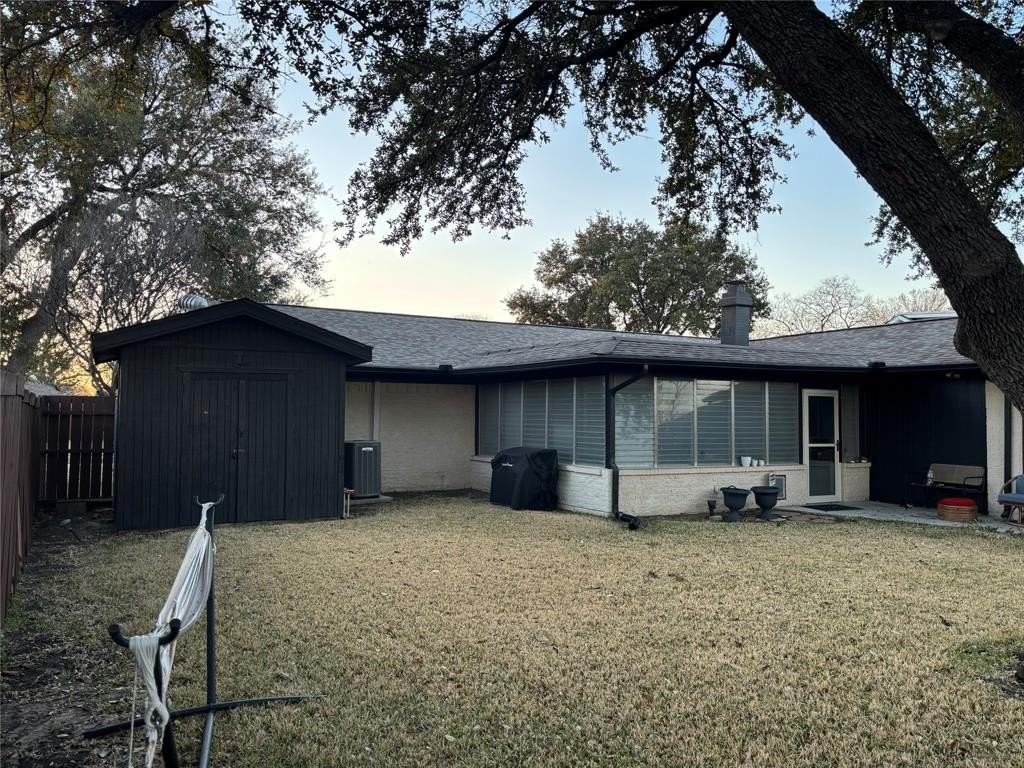 1215 Annapolis Dr - Photo 3 of 19