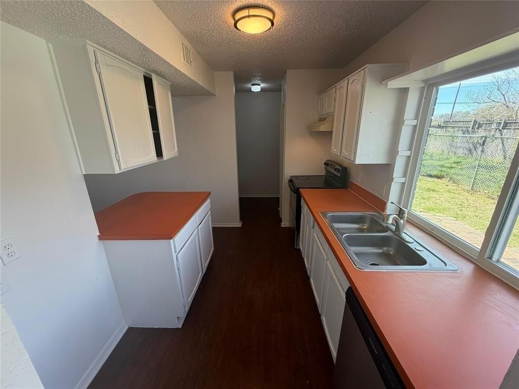 5415 Queens Ct - Photo 3 of 13