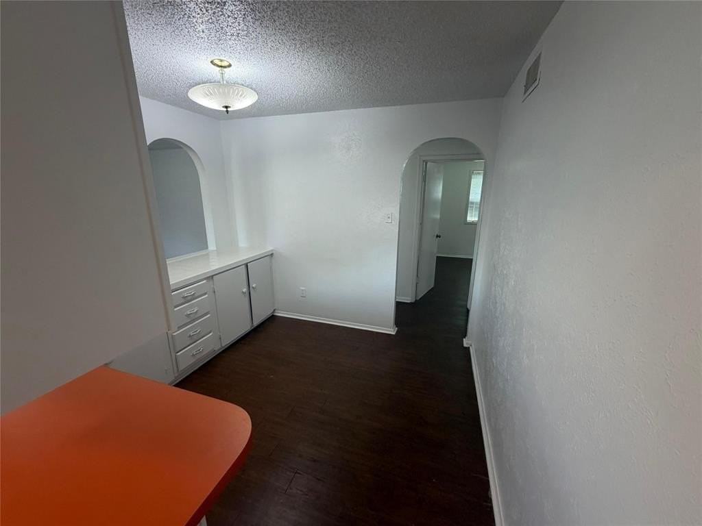 5415 Queens Ct - Photo 5 of 13