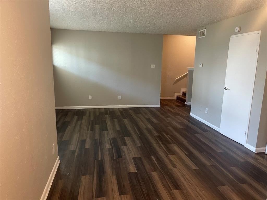 3300 Edgewood Dr - Photo 4 of 12