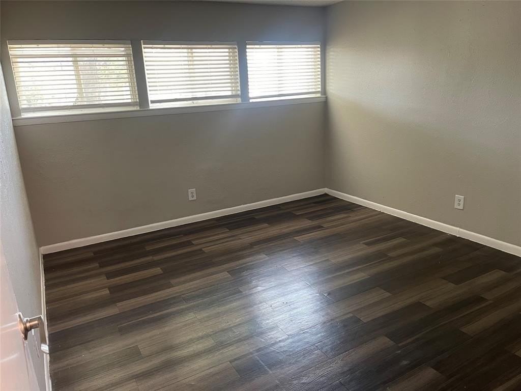 3300 Edgewood Dr - Photo 7 of 12