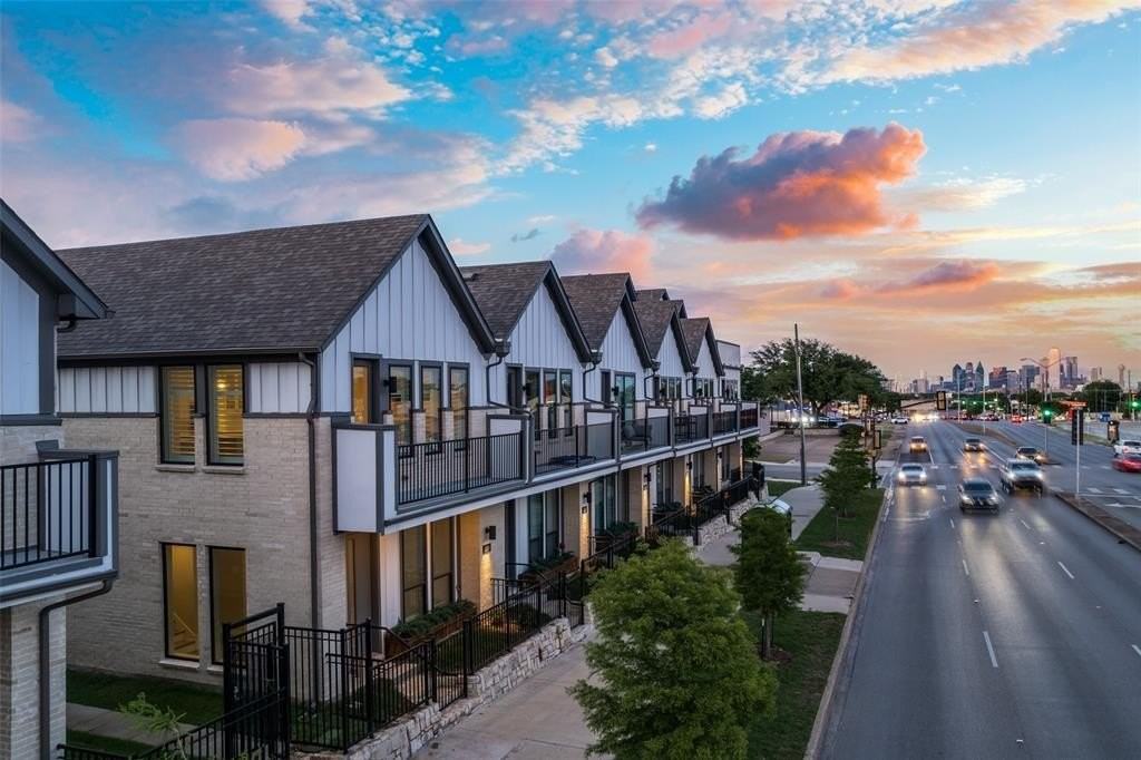 2220 Rook Dr - Photo 3 of 13