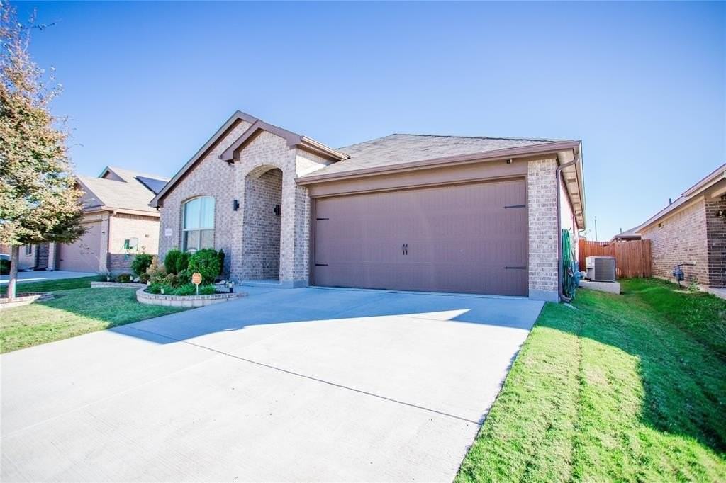 6928 Helm Ln - Photo 2 of 40