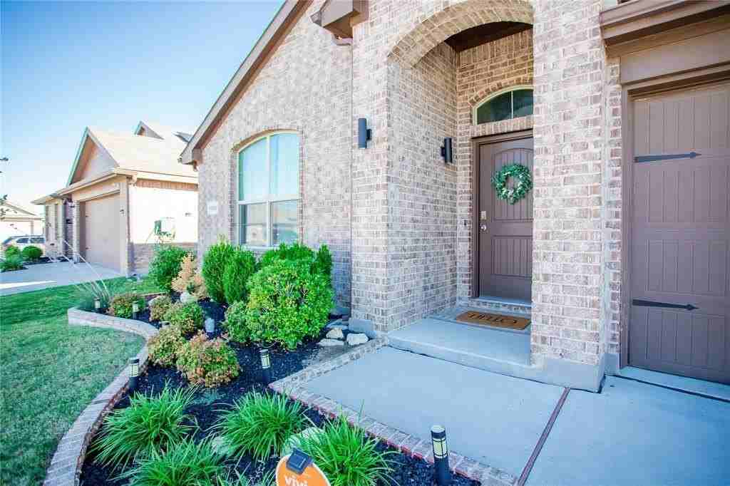 6928 Helm Ln - Photo 5 of 40