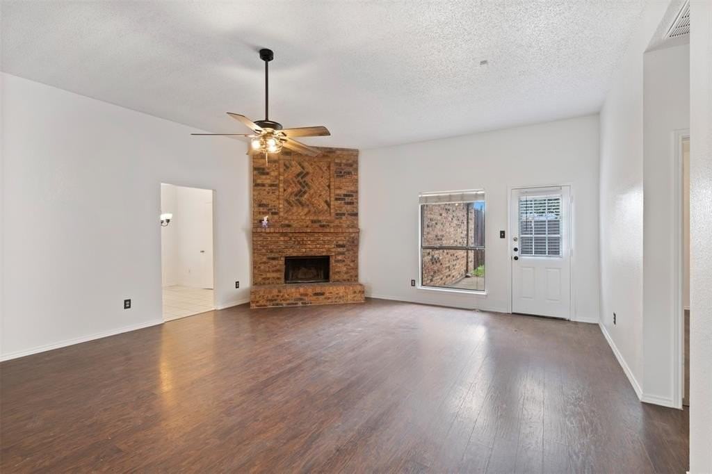 5205 Wood Creek Ln - Photo 6 of 35