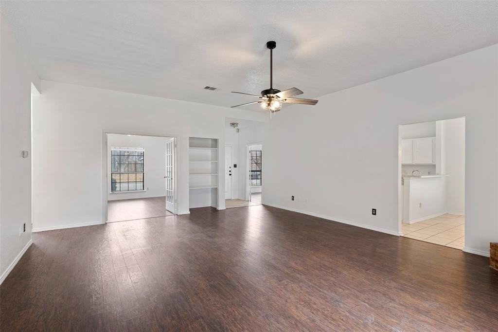 5205 Wood Creek Ln - Photo 7 of 35