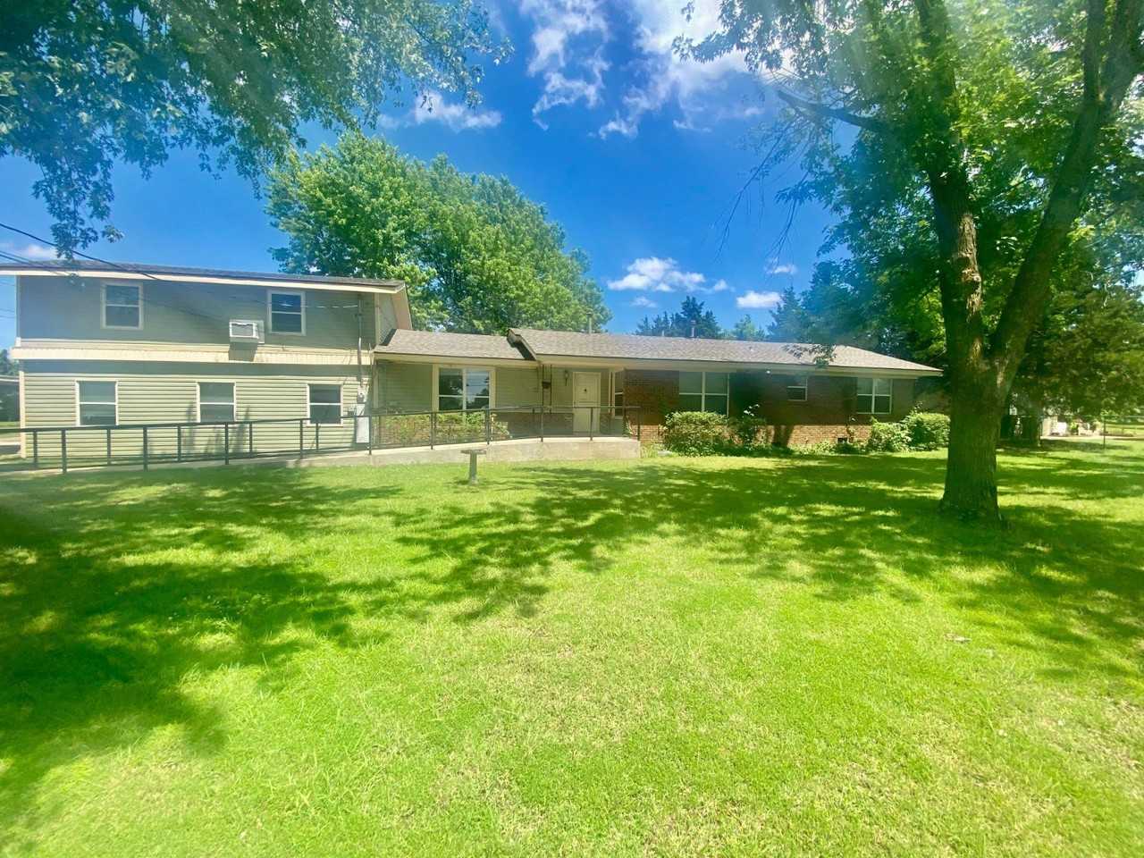 1716 S Webster Dr - Photo 3 of 42