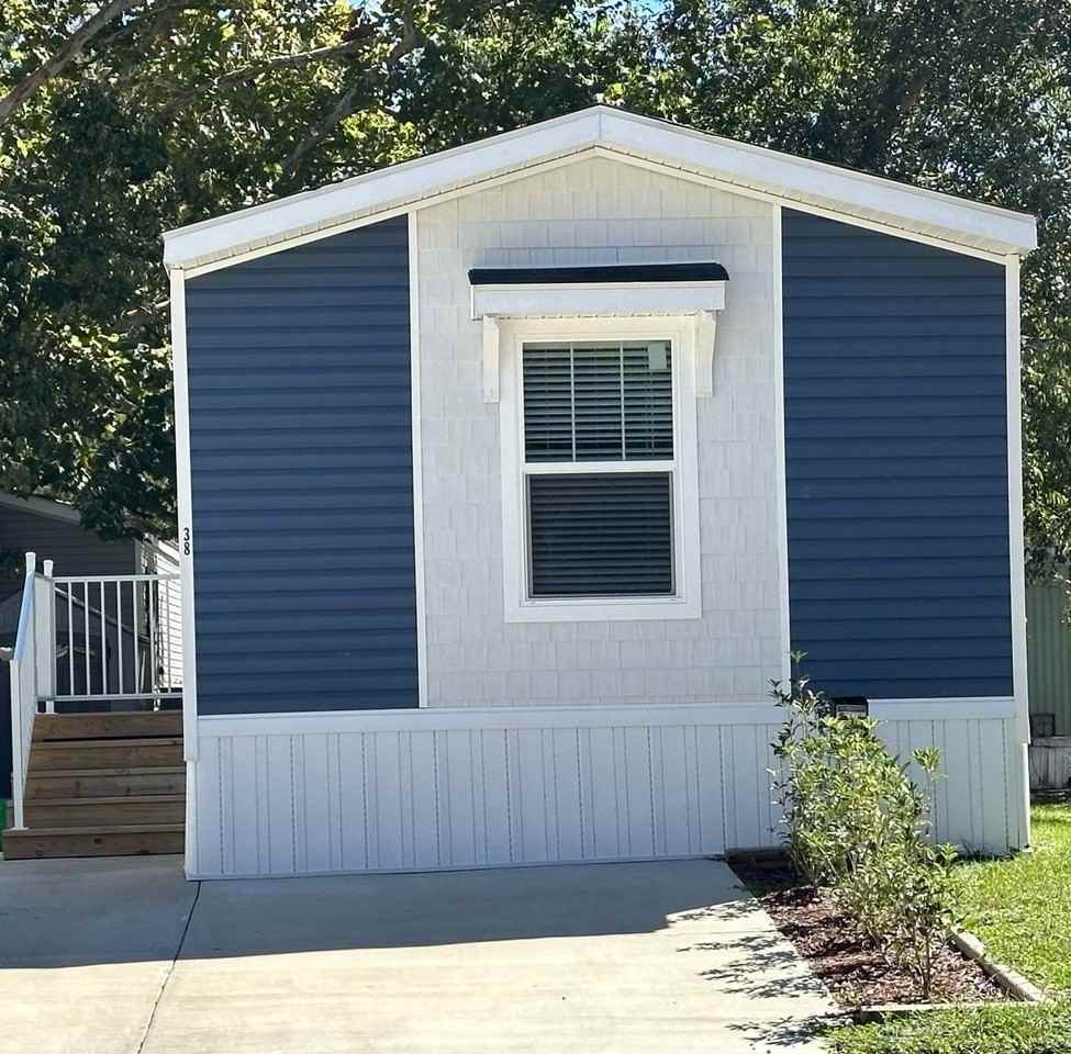 1600 Ne 12th Ave #38 - Photo 2 of 7