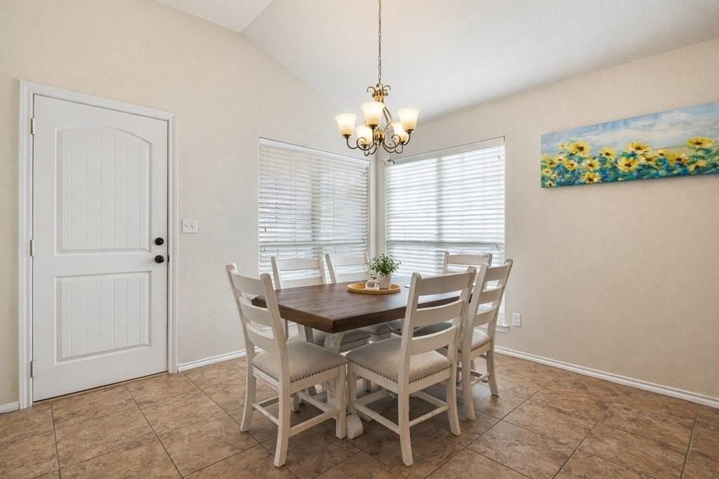 912 Purdue St - Photo 2 of 13