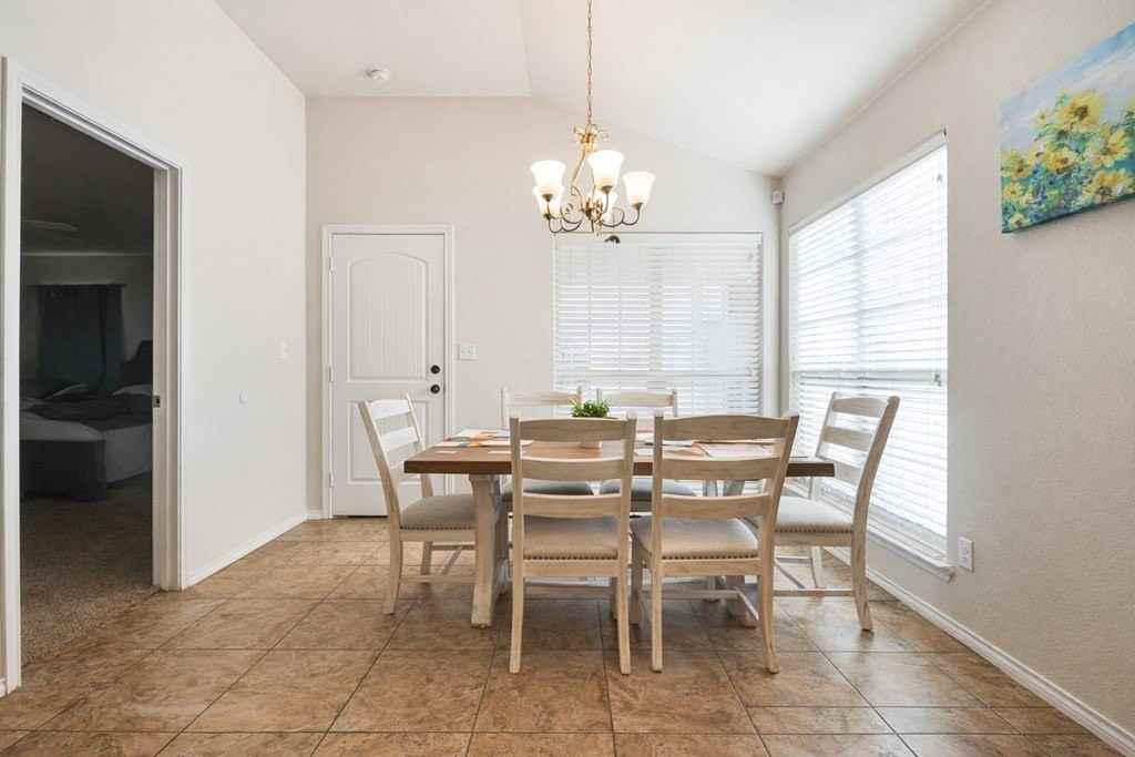 912 Purdue St - Photo 3 of 13