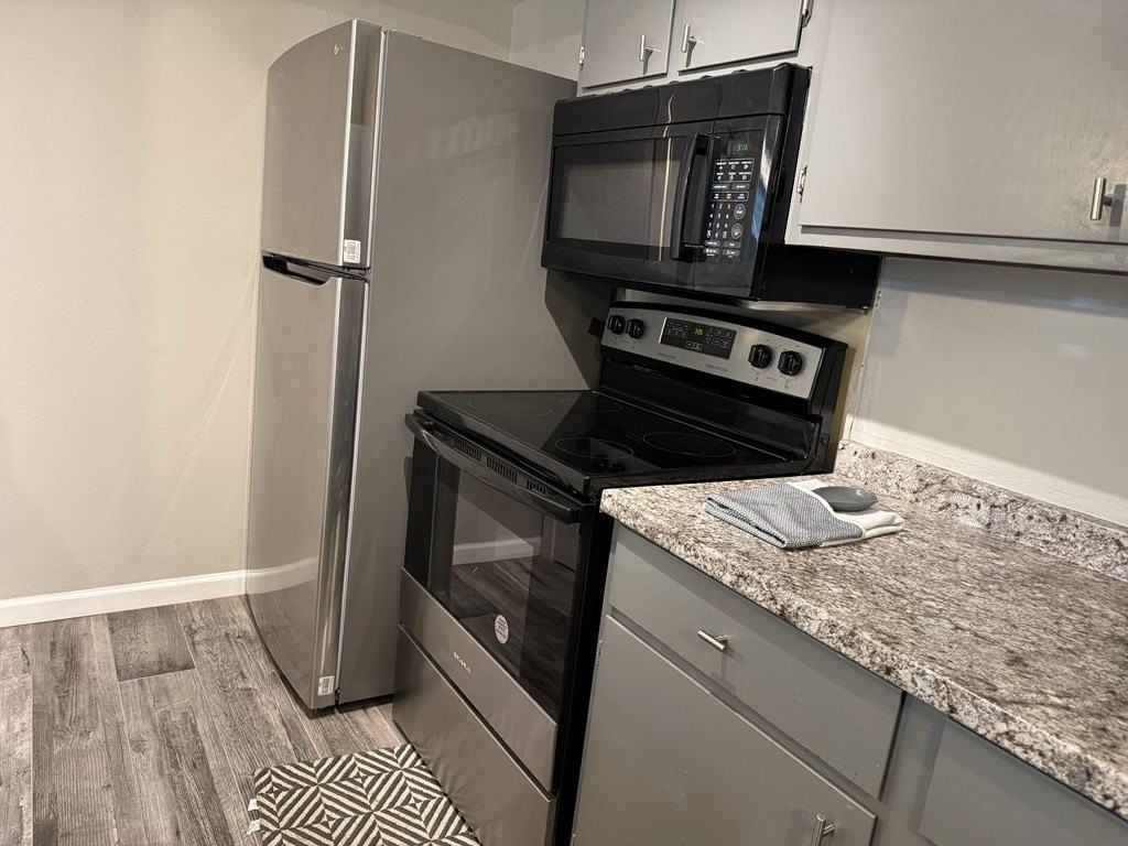 6701 Eastridge Rd Apt 903 - Photo 4 of 15