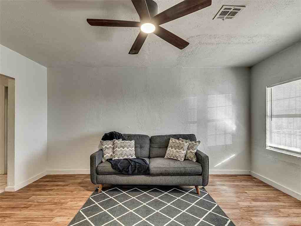 1229 N Meta St - Photo 3 of 25