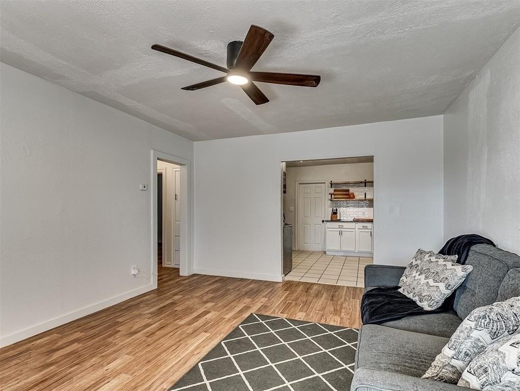 1229 N Meta St - Photo 4 of 25