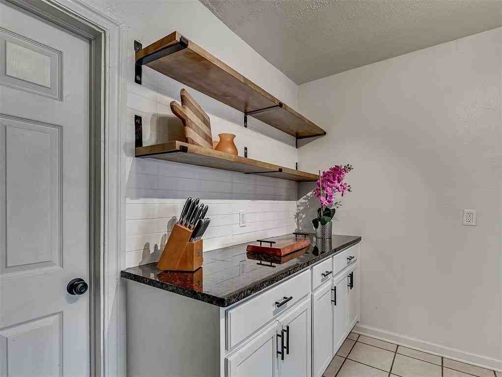 1229 N Meta St - Photo 7 of 25