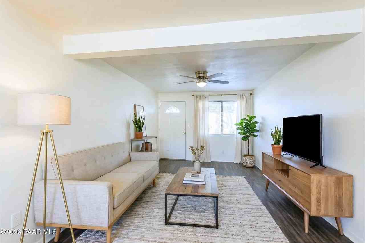 455 W Kelso St - Photo 2 of 25