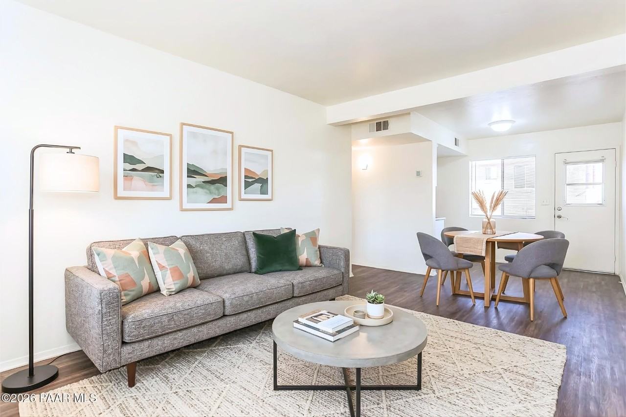 455 W Kelso St - Photo 3 of 25