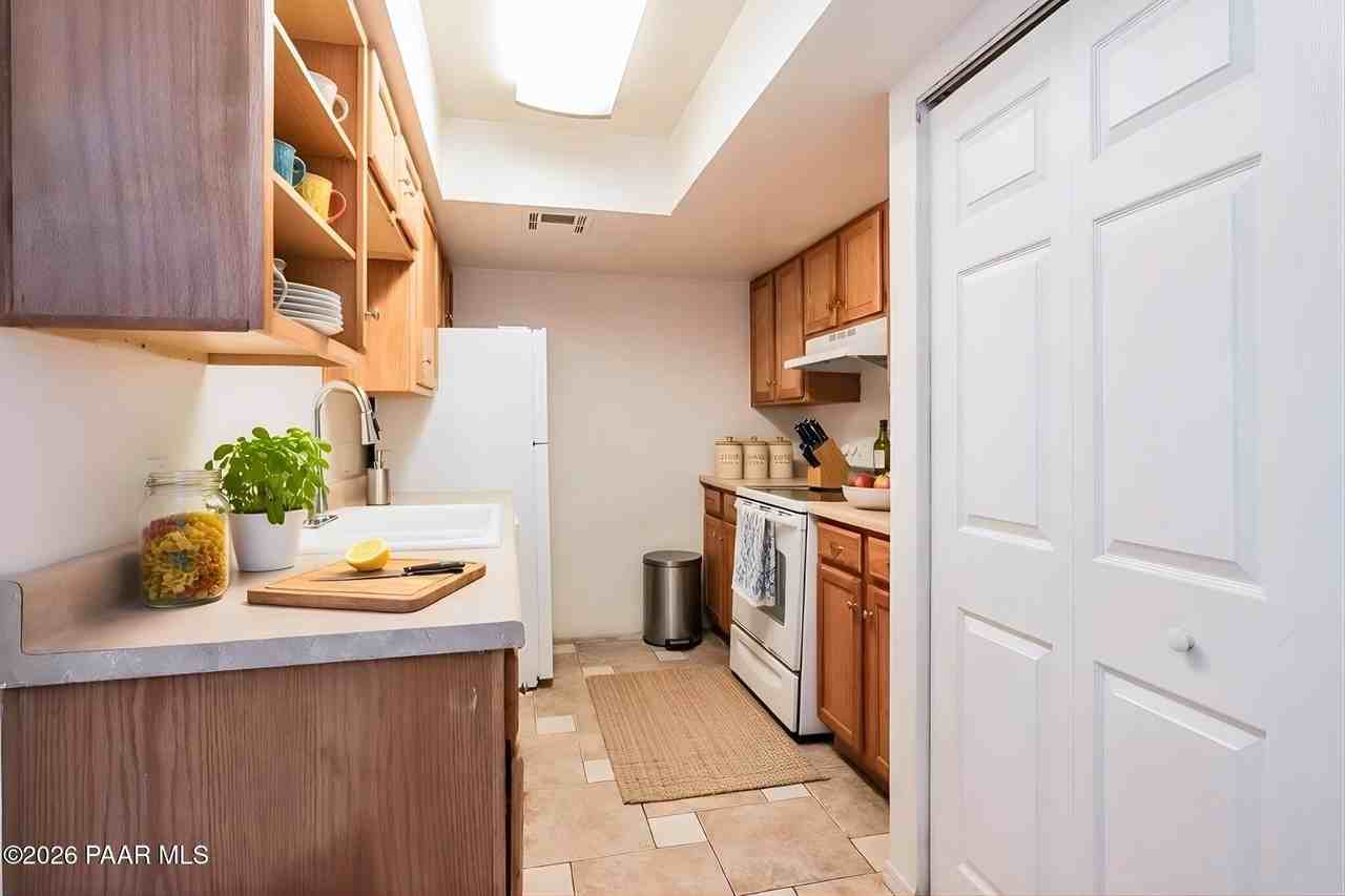 455 W Kelso St - Photo 6 of 25