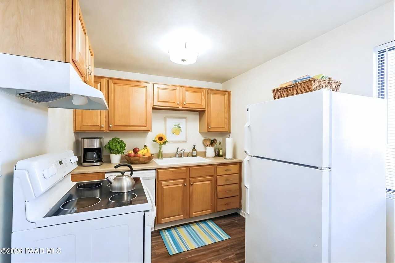 455 W Kelso St - Photo 7 of 25