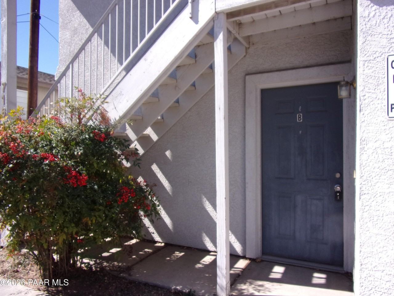 716 1st St Apt B - Photo 2 of 7