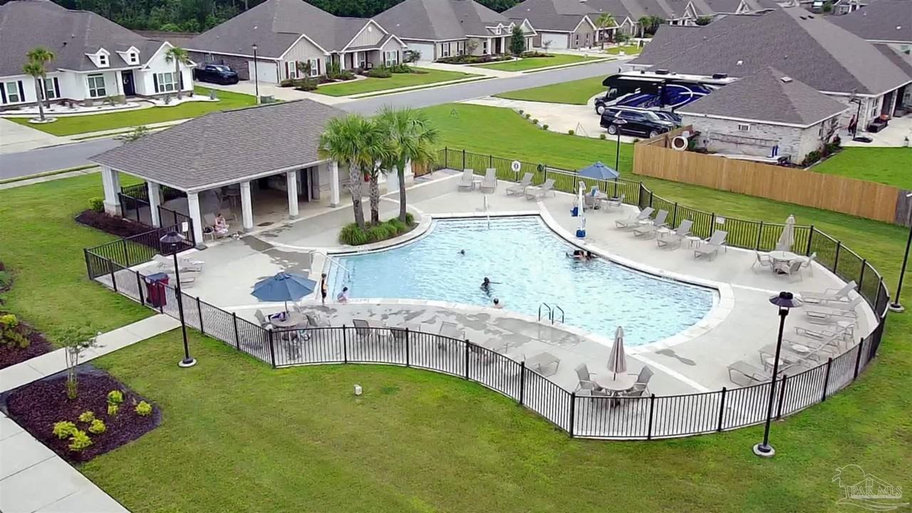 5796 Danbury Blvd - Photo 2 of 31